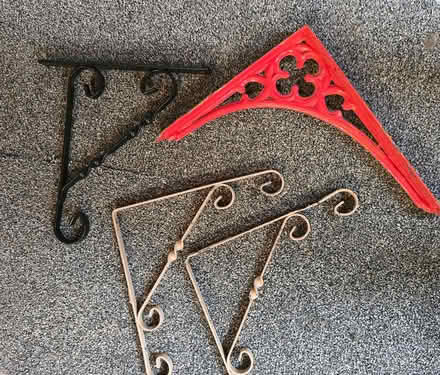 Photo of free 4 metal brackets (Cambuslang, Glasgow G72) #1