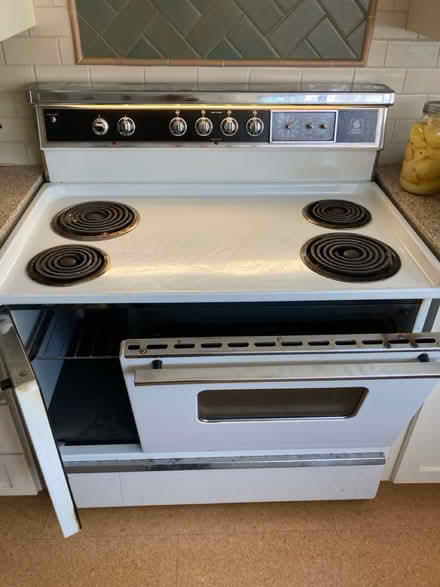 Photo of free GE Range (San Anselmo) #2