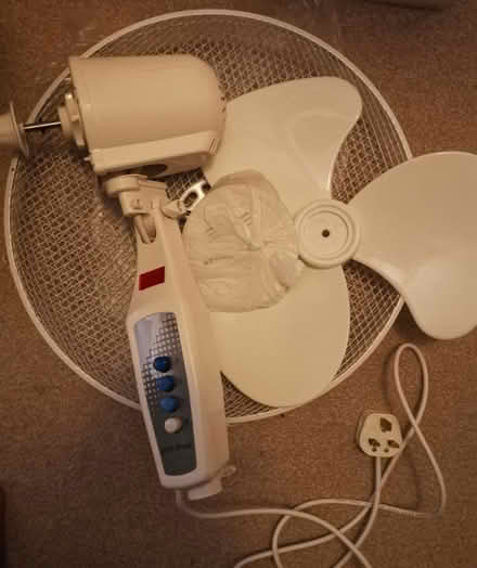 Photo of free Large 16" fan fits most stands (Mosborough, S20) #2