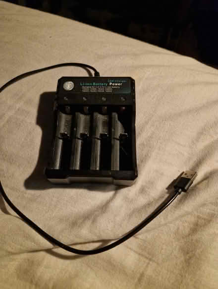 Photo of free USB charger for AA batteries (Wigmore HR6) #1
