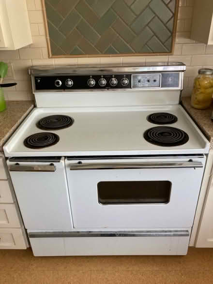 Photo of free GE Range (San Anselmo) #1
