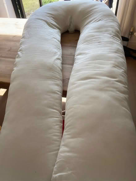 Photo of free Full body pregnancy pillow (Barnes SW15) #1