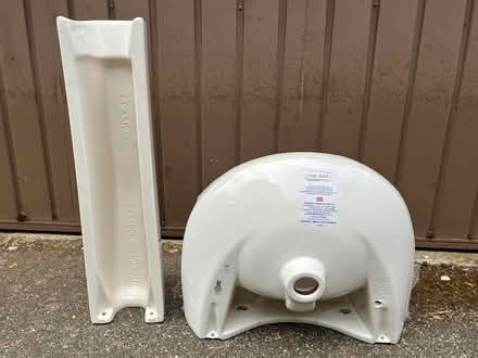 Photo of free pedestal sink, white ceramic (Bromham MK43) #3