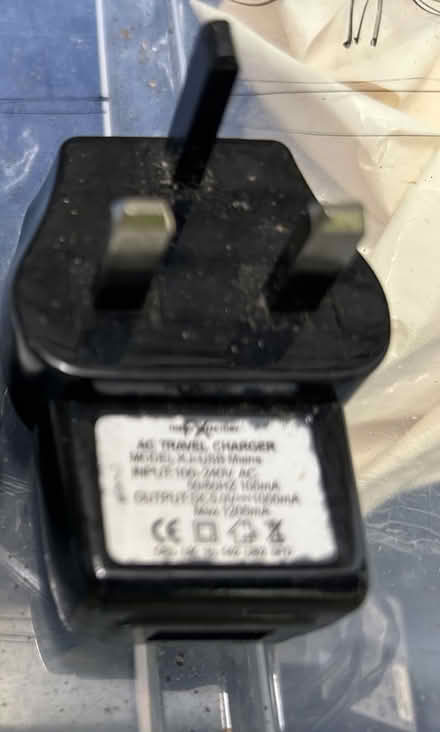 Photo of free USB charger 5V 1A (Surbiton KT6) #1