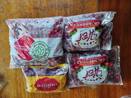 Photo of free A bunch of frozen cranberries (Fremont/Greenwood) #1