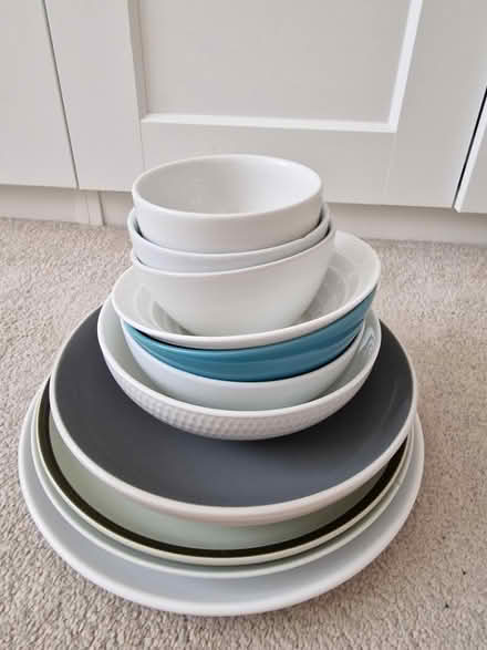 Photo of free Plates & bowls (M33 Sale) #1