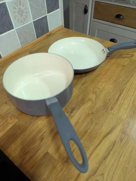 Photo of free 10" cry pan and matching pot (Grangeway area NN10) #1