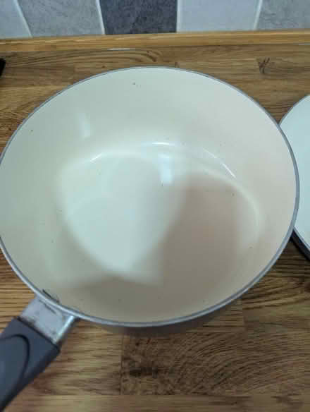 Photo of free 10" cry pan and matching pot (Grangeway area NN10) #3