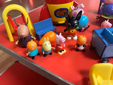 Photo of free Loads of Peppa Pig (CH60) #1