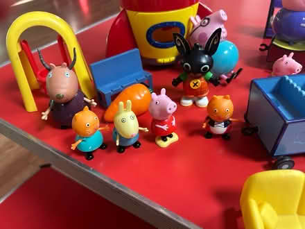 Photo of free Loads of Peppa Pig (CH60) #1