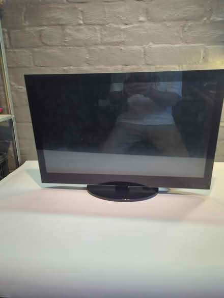 Photo of free 23" led TV Freeview built in (TQ12) #1