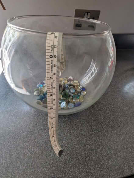 Photo of free Glass 'fishbowl' vase (largeish) (Berkhamsted HP4) #2