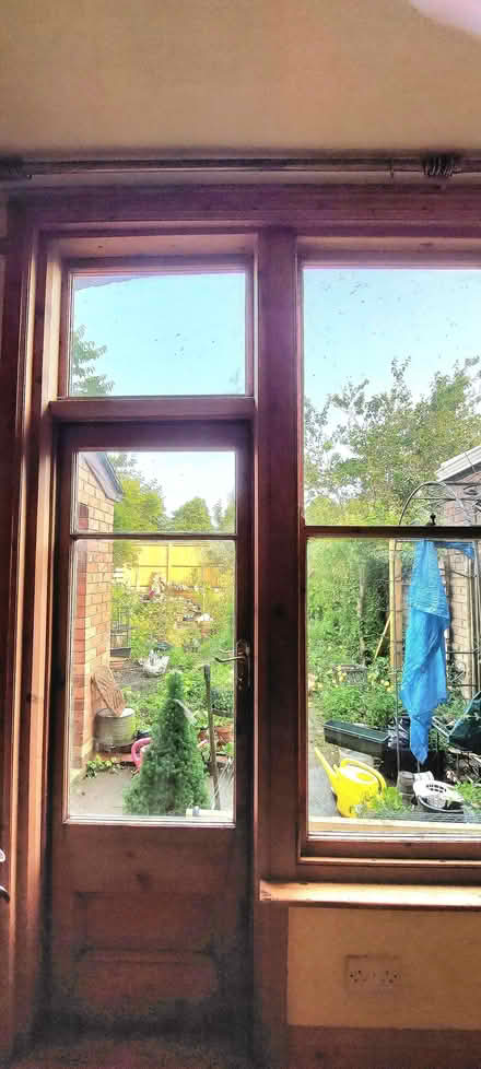 Photo of free Large sash windows. (Oswestry SY11) #2