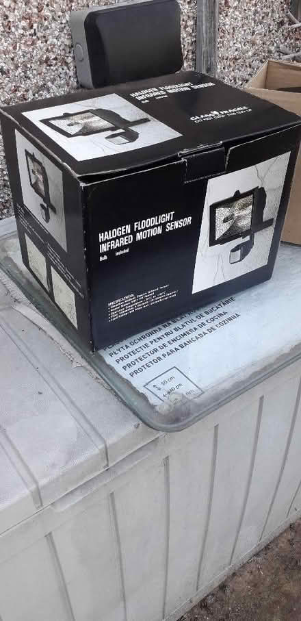 Photo of free Halogen floodlight (Welling DA16) #1