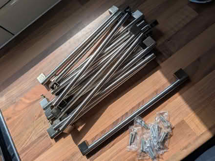Photo of free D shape pull handles 288mm (Pudsey LS28) #1