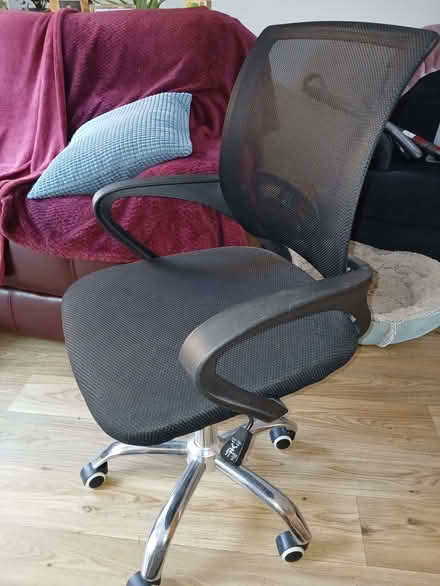 Photo of free Small light desk chair on wheels (Newhaven BN9) #1