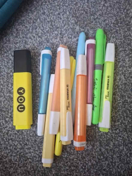 Photo of free 11 highlighting pens (Seaside BN22) #1