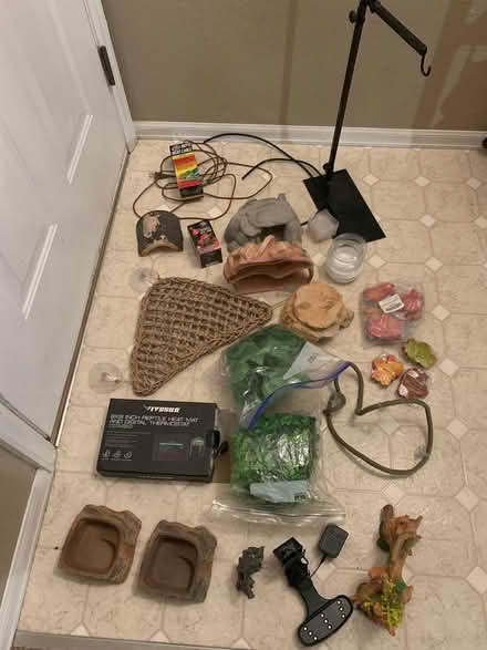 Photo of free Reptile/Amphibian supplies + tanks (NE Longmont) #2