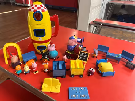 Photo of free Loads of Peppa Pig (CH60) #2