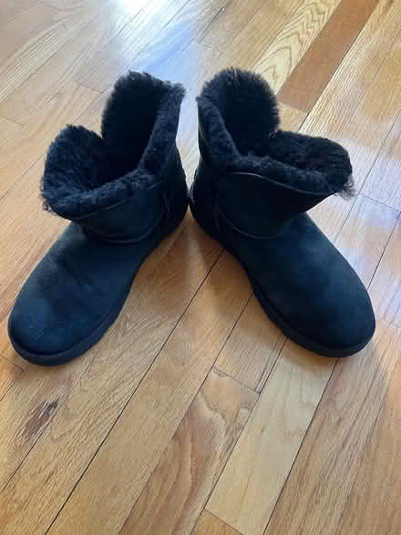 Photo of free Womens US8 EU39 Ugg low boots (Walden - North Porter Square) #2
