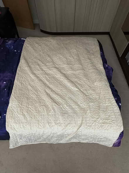 Photo of free Large weighted/calming blanket to aid sleep - For Adults (Stretford M32) #3
