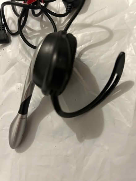 Photo of free Bluetooth ear piece (L5L 5P5) #4