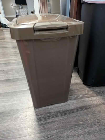 Photo of free Trash can (West lake hills) #1