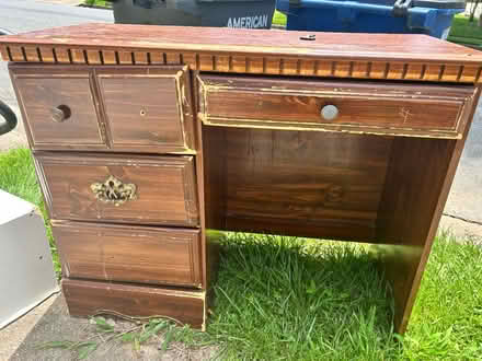 Photo of free Desk and file caninet (Lindendale and Linfield) #1