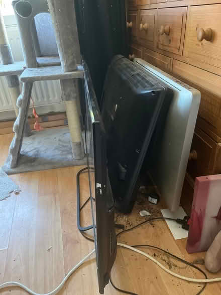 Photo of free X2 flat screen TV’s not working (Amersham HP6) #1
