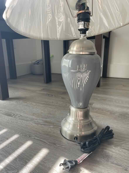 Photo of free 2 lamps, 1 is damaged (Celebration Pointe) #2