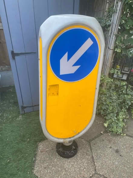 Photo of free Road sign (Hampton TW12) #1