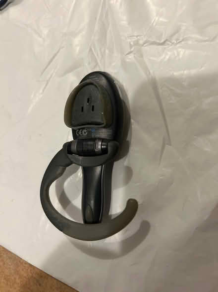 Photo of free Motorola ear piece Bluetooth (L5L 5P5) #3