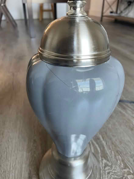 Photo of free 2 lamps, 1 is damaged (Celebration Pointe) #4