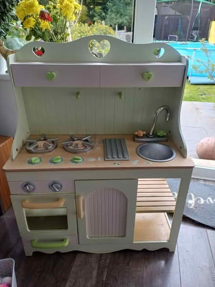 Photo of free Play kitchen and small storage box (Hemel Hempstead HP1) #1