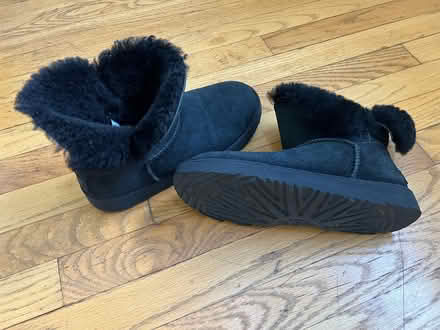 Photo of free Womens US8 EU39 Ugg low boots (Walden - North Porter Square) #1