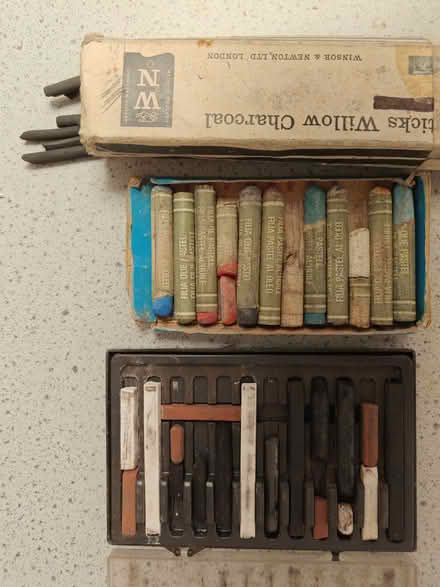 Photo of free Artists pastels, charcoal, conte crayon sticks (Gold St area NN8) #1