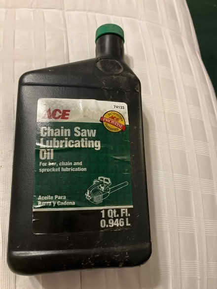 Photo of free Chain saw lubricating oil (Bensenville) #1
