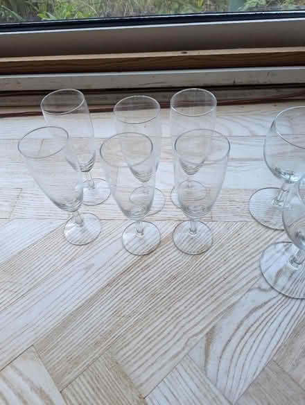 Photo of free Wine and champagne glasses (Kenley CR8) #4