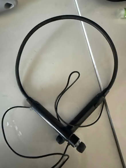 Photo of free Neckband headset Bluetooth (Tyburn B24) #1