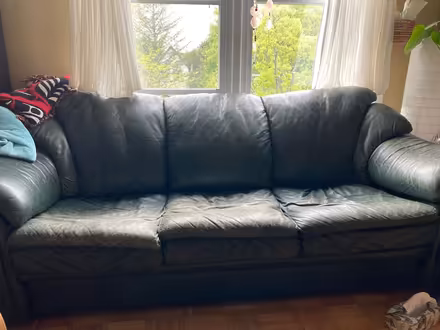 Photo of free sofa (Lindenlea) #1