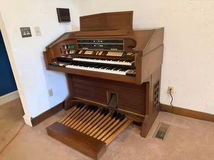 Photo of free organ (Carrollton, VA) #1