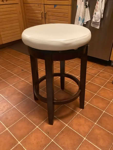 Photo of free Cushioned stool (Teele) #1