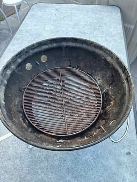 Photo of free Weber tabletop bbq (Fox Hollies B28) #2