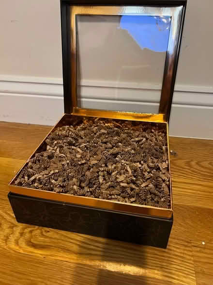 Photo of free empty gift box (Porter Square) #2