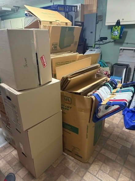 Photo of free Moving boxes& hangers (131st St N/86th Ave N) #1