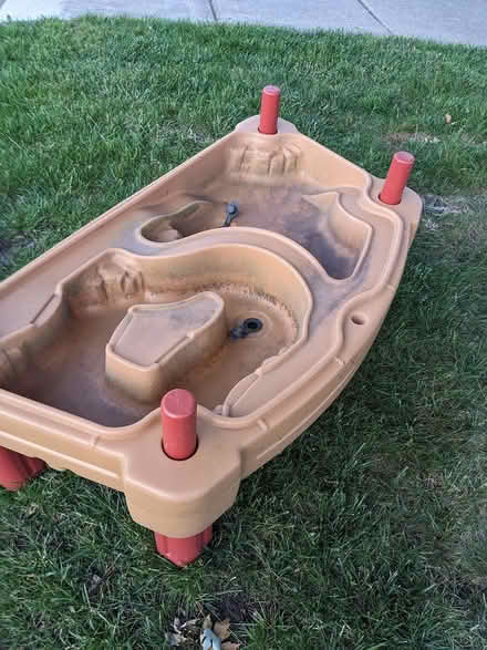 Photo of free Curb alert: Sand and Water Table (S of Ypsi) #1