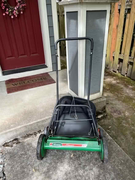 Photo of free Push lawn mower with basket (North Portland) #1