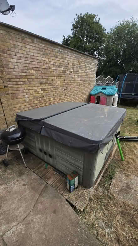 Photo of free Hot Tub - Overheating Issue (Hatfield AL10) #1