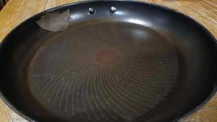 Photo of free Tefal 30cm frying pan damaged (Shirley CR0) #3