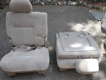 Photo of free Toyota Sienna 2000 Passenger Seat (Edmonds Ave NE in Renton) #1